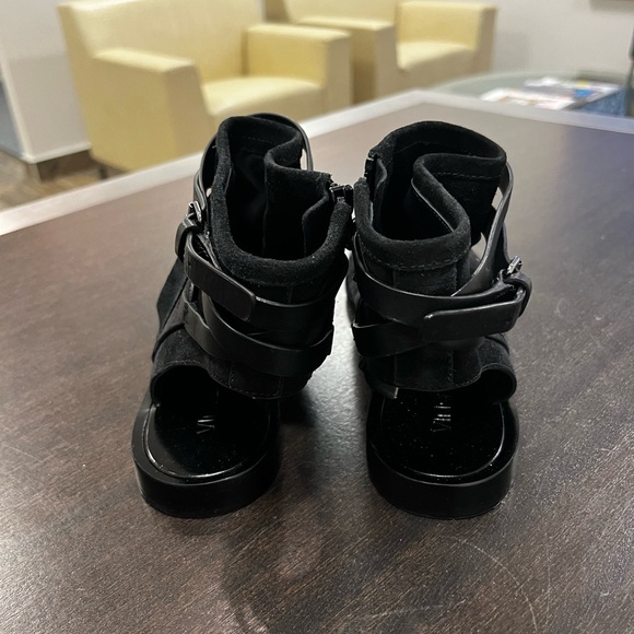 NWT VINCE Suede Gladiator Sandals - Picture 2 of 7